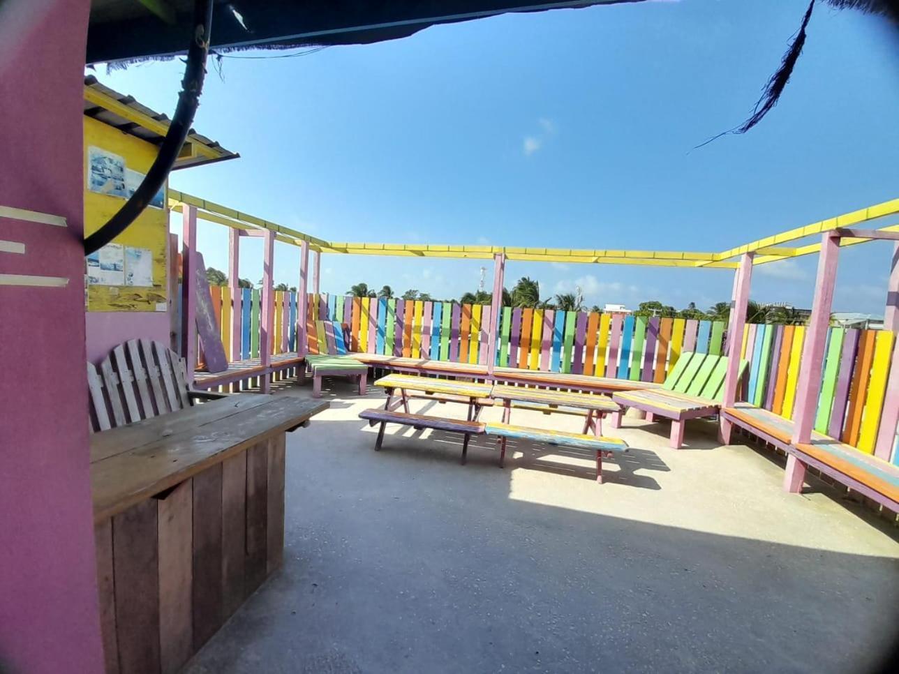 Travellers Palm Backpackers Hostel Caye Caulker Εξωτερικό φωτογραφία